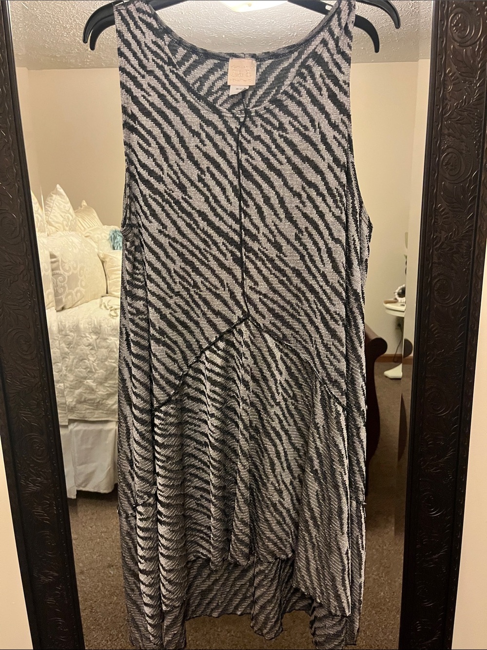 Sleeveless Zebra-Stripe Swing Dress - (Vest) Black & Silver  (Grey)